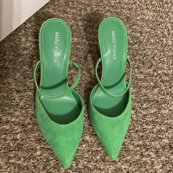 Marc Fisher Bright Green Suede Pumps (7.5) - Picture 3 of 4